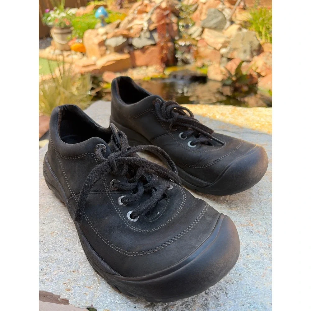 KEEN Presidio Mens Black Leather Walking Shoes Low Top Oxfords Size 9 0507